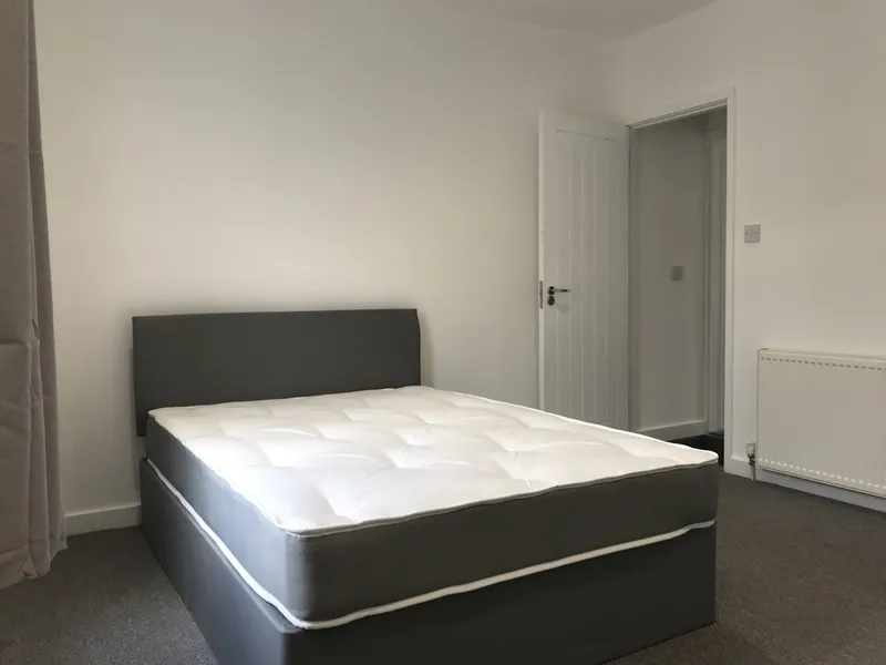 Spacious 2 Bed House // AUG 2026 - Thumbnail 5